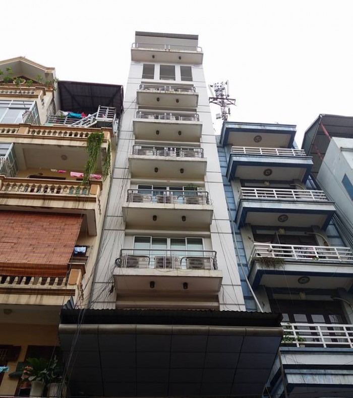 Cần bán nhà mặt phố Huế, dt 190m2, mt 7m, vuông vắn, xây 7 tầng thang máy, giá bán 100 tỷ, sổ đỏ chính chủ.