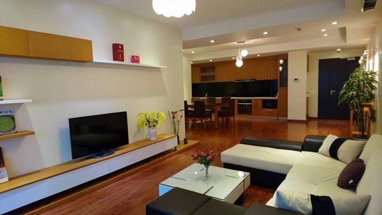 Cần bán khách sạn mặt phố Nguyễn Chánh, DT 322m2, xây 9 tầng thang máy, gồm 44 phòng