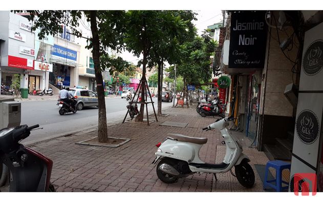 Cần bán nhà mặt phố Huế, Hai Bà Trưng, Hà Nội, DT: 300m2, mặt tiền: 8.5m. Giá bán 500 triệu/m2, 1 sổ đỏ chính chủ. 