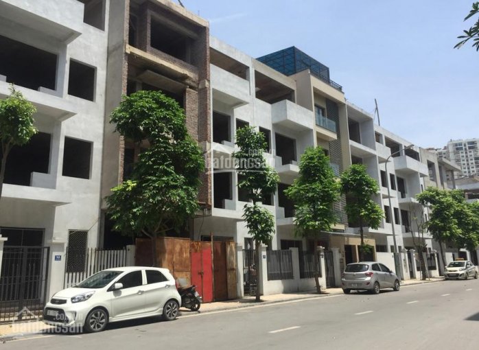 Cần bán nhà mặt phố Trần Xuân Soạn, dt 111m2, mt 4,4m, xây 3 tầng, giá rẻ