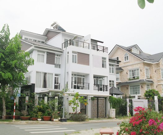 Cần bán biệt thự Vinhomes Reverside, dt 500m2, mt 20m, xây 4 tầng, 1 hầm, hướng Tây Nam
